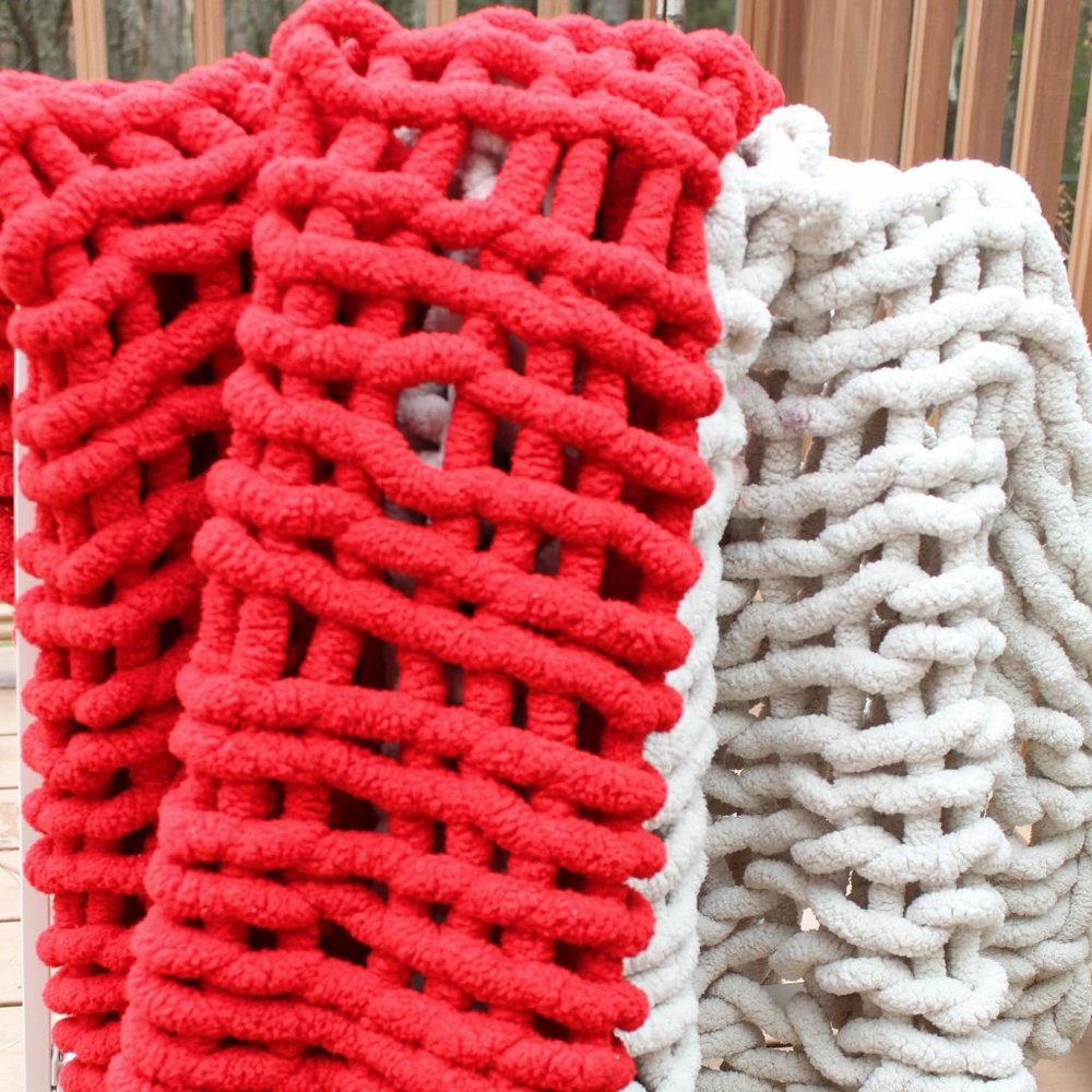 Handmade Red and Ivory Chunky Super Soft Chenille Throw Blanket 63 x 53" NICE!!!
